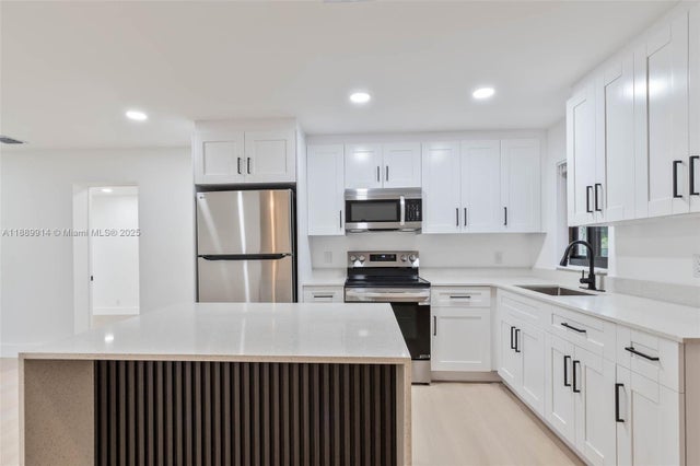 5 of 24 - 3271 Nw 18th St, Lauderhill, FL