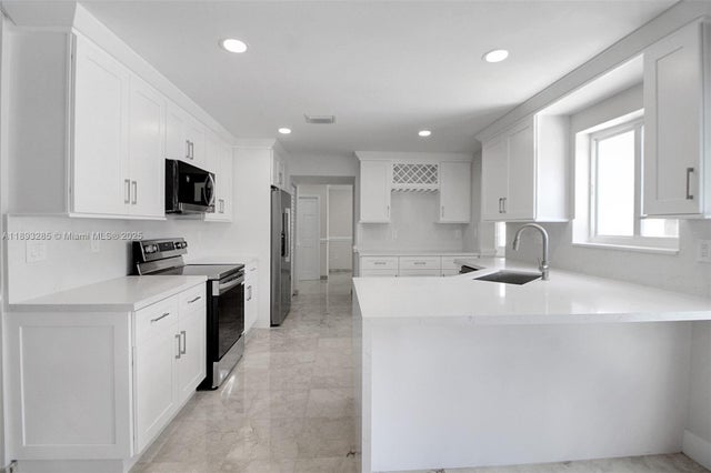 3 of 40 - 8416 Nw 201st St, Hialeah, FL