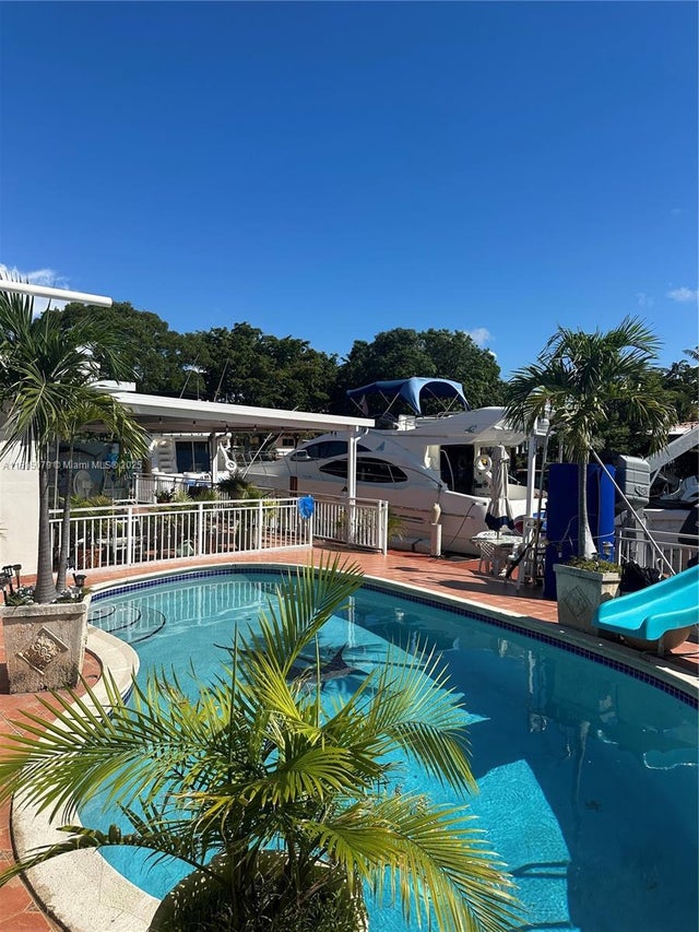 4 of 6 - N/A, North Miami, FL
