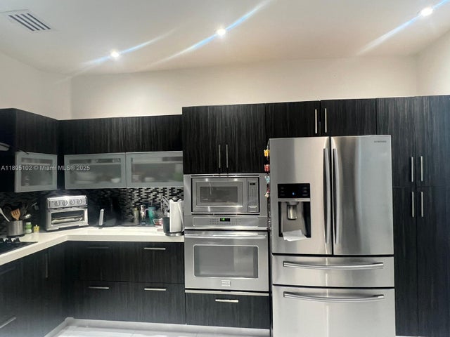 1 of 7 - 11281 Nw 84th St, Doral, FL