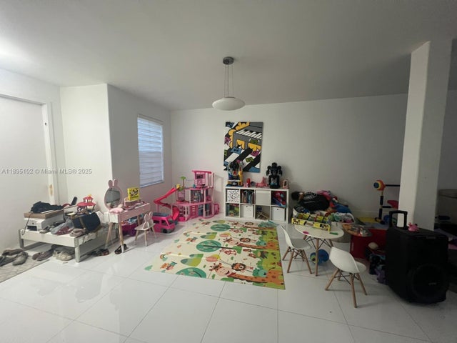 4 of 7 - 11281 Nw 84th St, Doral, FL