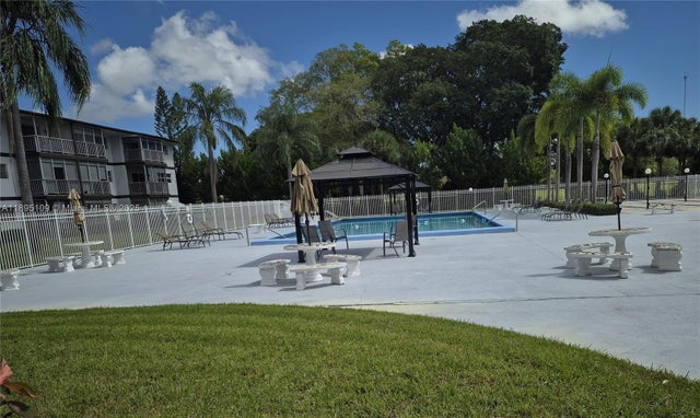 1 of 30 - 1201 Hillcrest Ct 302, Hollywood, FL
