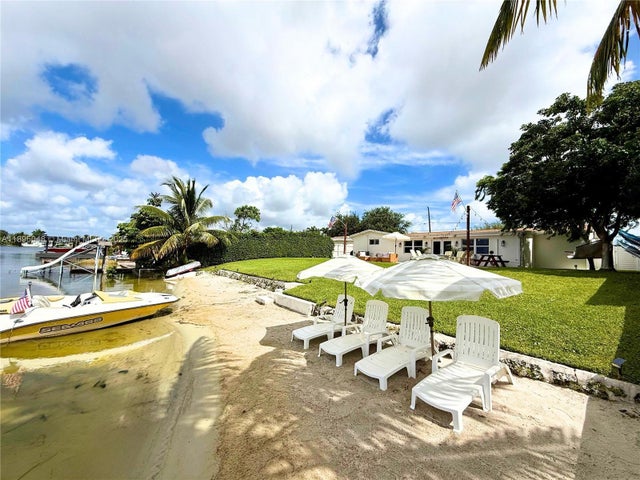 4 of 29 - 17500 Nw 82nd Ct, Hialeah, FL