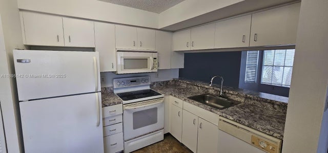 4 of 22 - 3204 Glenmoor Dr 3204, West Palm Beach, FL