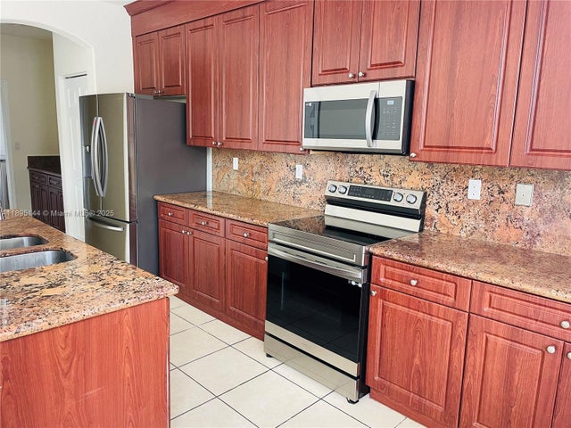 4 of 10 - 1750 Se 19th Ave, Homestead, FL