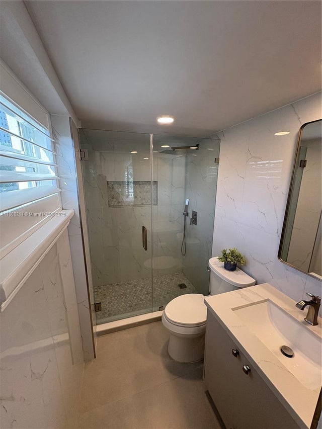 5 of 18 - 901 S Surf Rd 208, Hollywood, FL