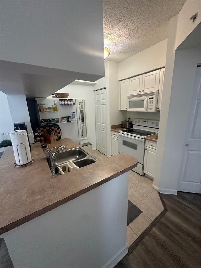 3 of 13 - 17125 N Bay Rd 3402, Sunny Isles Beach, FL