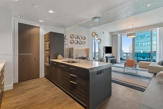 1 of 32 - 200 Biscayne Boulevard Way 5211, Miami, FL