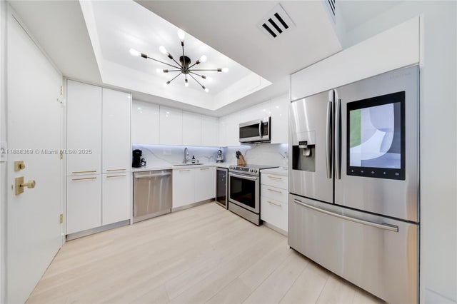 4 of 32 - 1450 Lincoln Rd 606, Miami Beach, FL