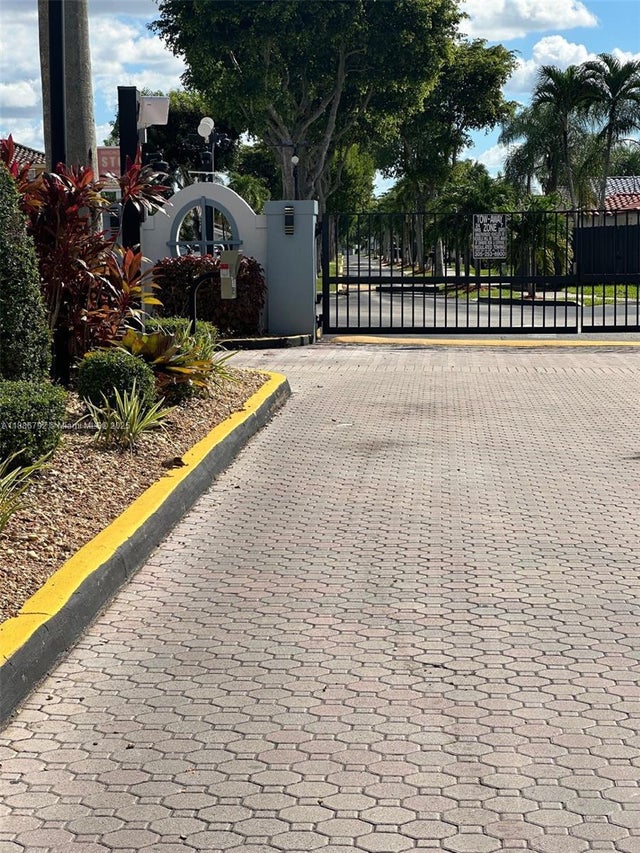 3 of 35 - 16451 Sw 98th Ter, Miami, FL