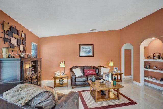 4 of 35 - 16451 Sw 98th Ter, Miami, FL