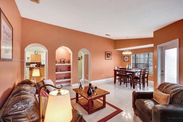5 of 35 - 16451 Sw 98th Ter, Miami, FL