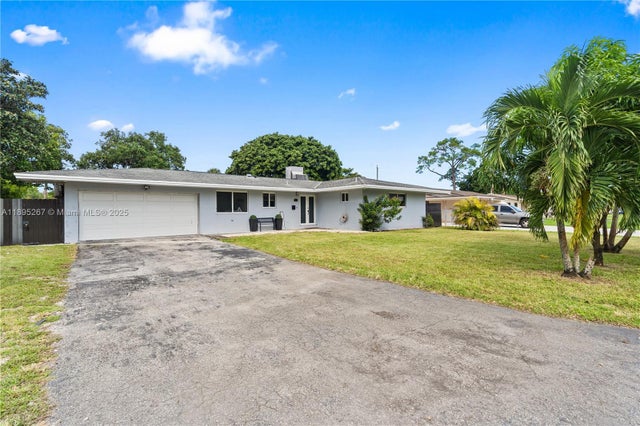 1 of 30 - 6791 Sw 10th Ct, Pembroke Pines, FL
