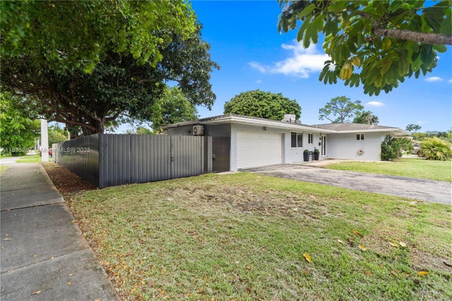 4 of 30 - 6791 Sw 10th Ct, Pembroke Pines, FL