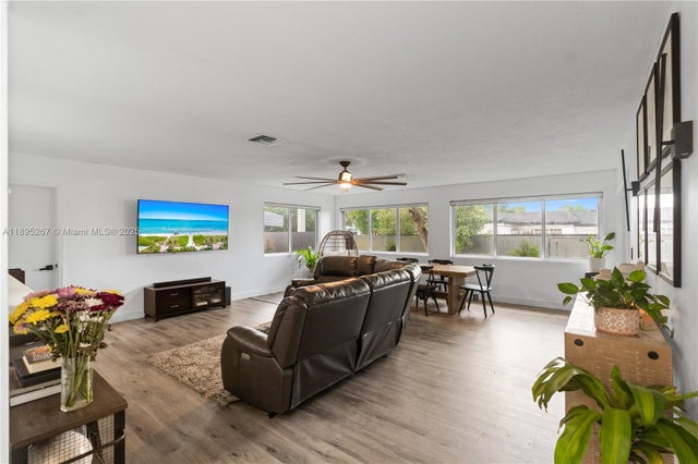 5 of 30 - 6791 Sw 10th Ct, Pembroke Pines, FL