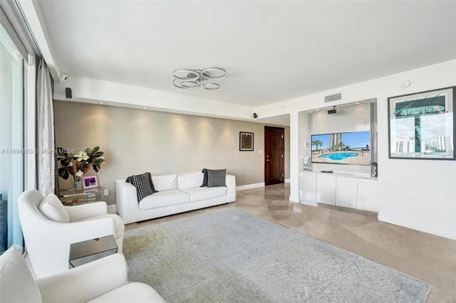 5 of 31 - 19400 Turnberry Way 1012, Aventura, FL