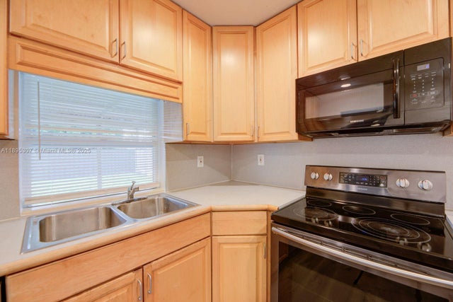 4 of 14 - 7720 Nw 15th St, Pembroke Pines, FL