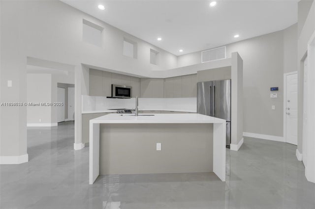 5 of 48 - 2553 Bay Pointe Dr, Weston, FL