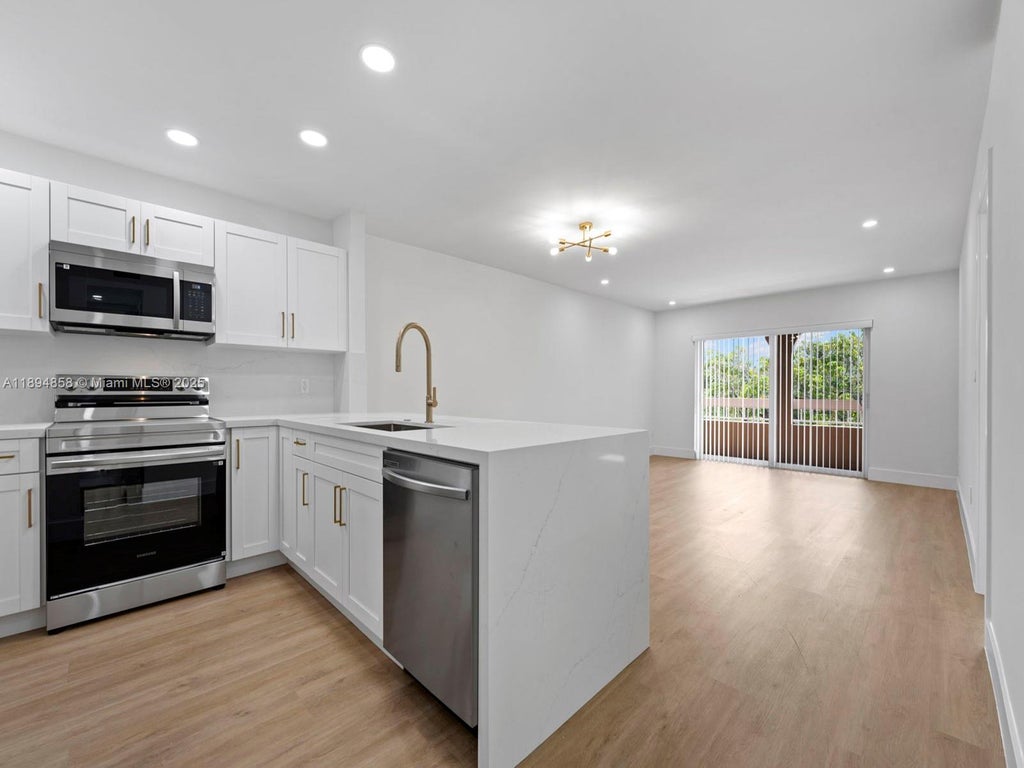 8101 Camino Real C-320, Miami