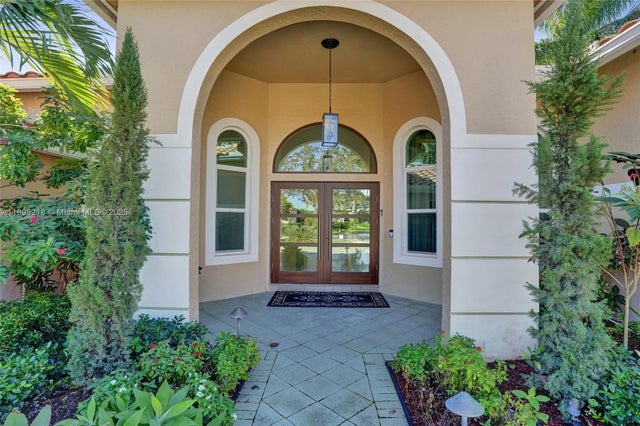 2 of 69 - 2715 Edgewater Ct, Weston, FL