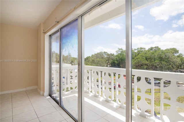 4 of 35 - 1801 Ne 140th St 306, North Miami, FL