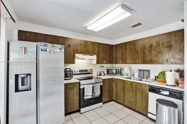 5 of 42 - 13780 Sw 160th Ter, Miami, FL