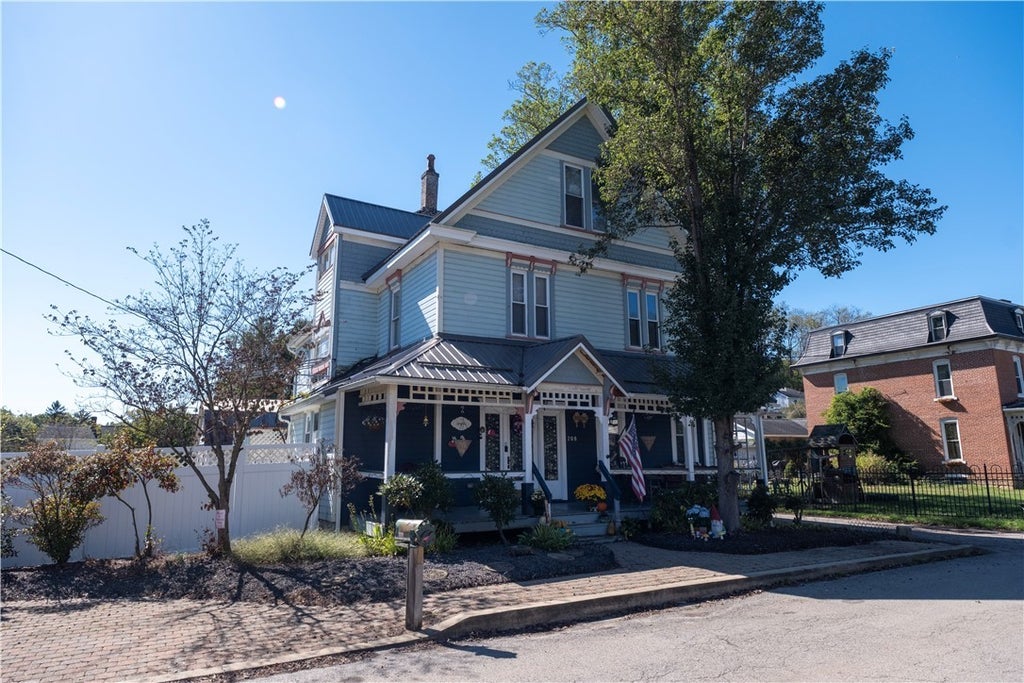 208 Allison Street, West Newton