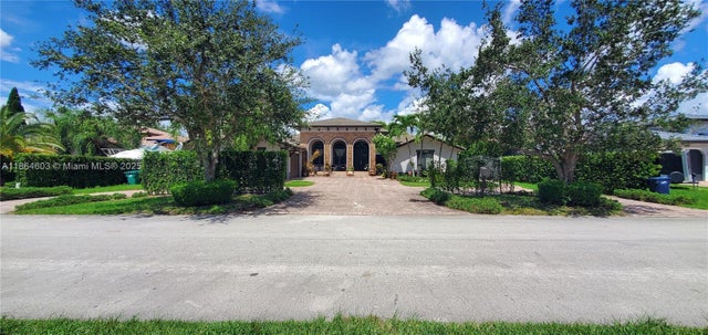2 of 35 - 12965 Sw 197th St, Miami, FL