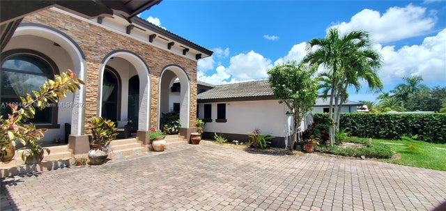 4 of 35 - 12965 Sw 197th St, Miami, FL
