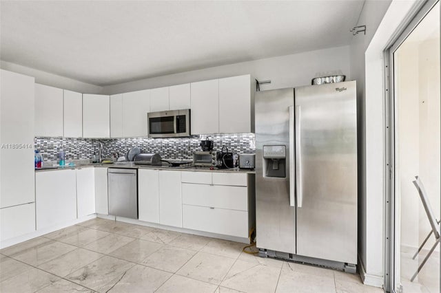 4 of 30 - 4011 N Meridian Ave 21, Miami Beach, FL