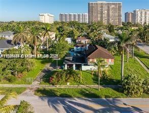 5 of 18 - 10900 N Bayshore Dr, Miami, FL