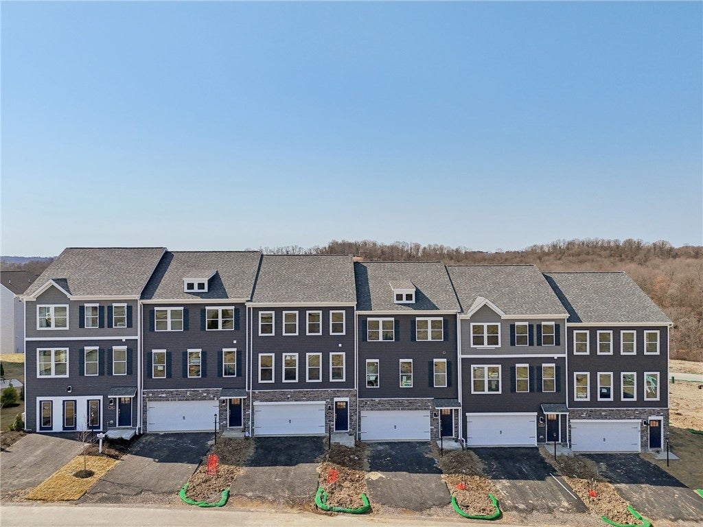 175 Sweetwater Drive, Moon/Crescent