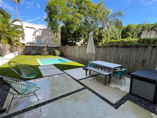 4 of 31 - 3071 Orange St, Miami, FL