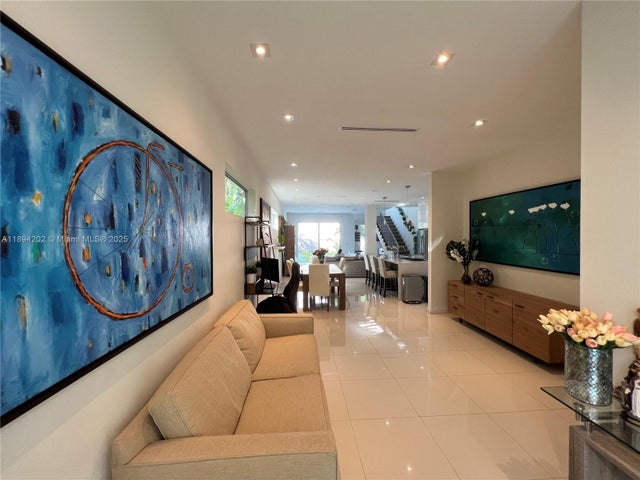 5 of 31 - 3071 Orange St, Miami, FL