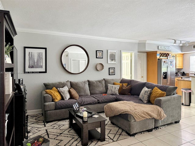 2 of 6 - 924 Se 2nd St 17, Fort Lauderdale, FL