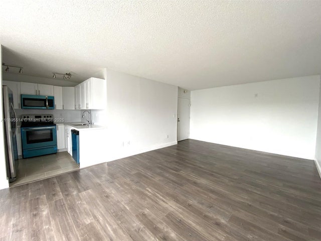 5 of 19 - 494 Nw 165th St Rd C-601, Miami, FL