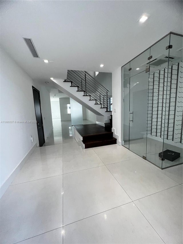 2 of 22 - 8255 Nw 34th St, Doral, FL