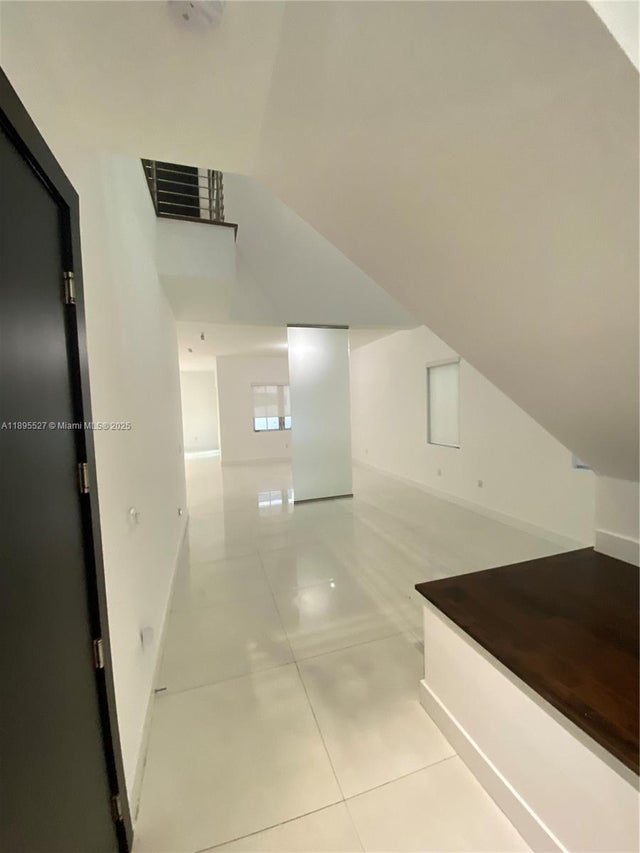 3 of 22 - 8255 Nw 34th St, Doral, FL