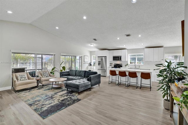4 of 33 - 18951 Nw 10th Ter, Pembroke Pines, FL