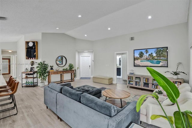 5 of 33 - 18951 Nw 10th Ter, Pembroke Pines, FL