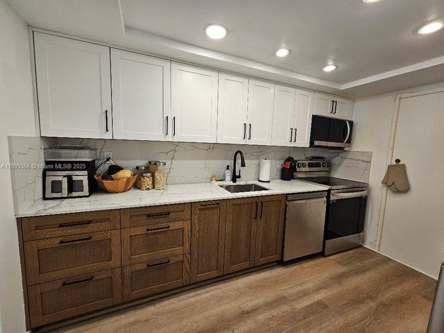 2 of 33 - 18061 Biscayne Blvd 1602, Aventura, FL