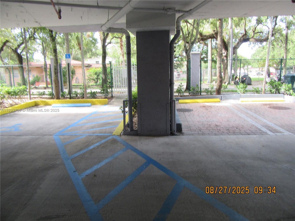 2475 Nw 16th St Rd 205, Miami