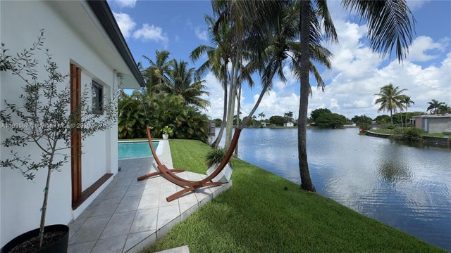 3 of 38 - 6705 Ficus Dr, Miramar, FL
