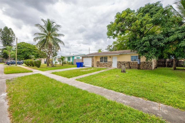 2 of 15 - 2900 N 73rd Ave, Hollywood, FL