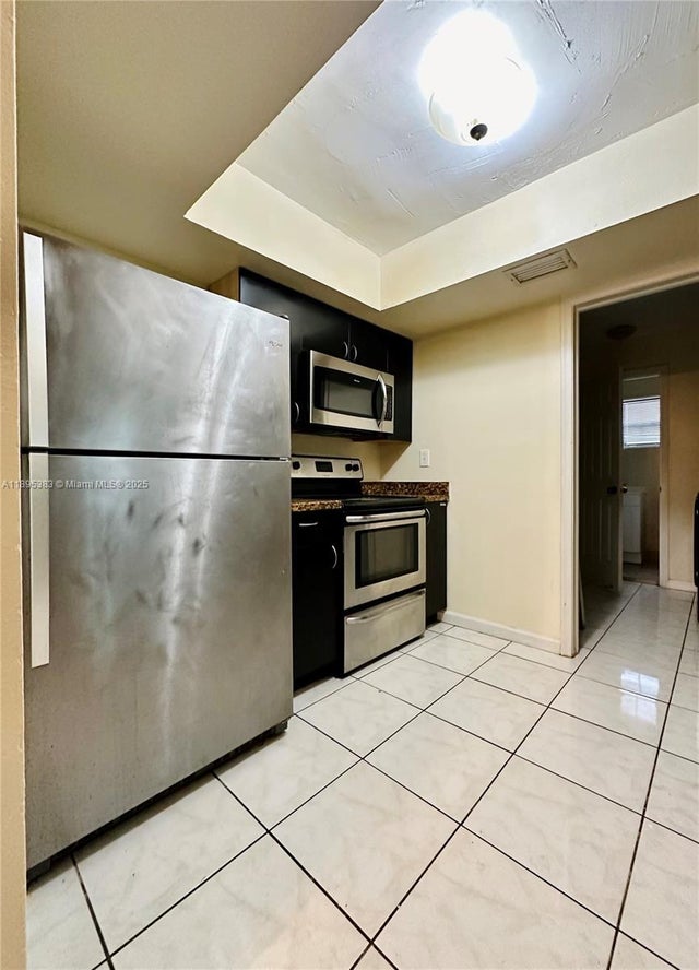 3 of 7 - 2900 N 73rd Ave, Hollywood, FL