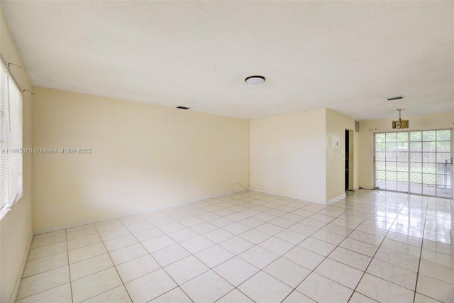 4 of 15 - 2900 N 73rd Ave, Hollywood, FL