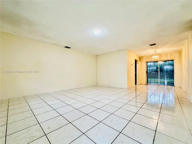 5 of 7 - 2900 N 73rd Ave, Hollywood, FL