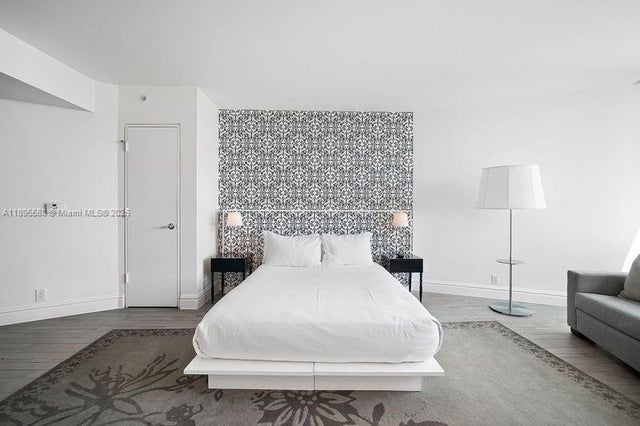 4 of 23 - 1100 West Ave 819, Miami Beach, FL