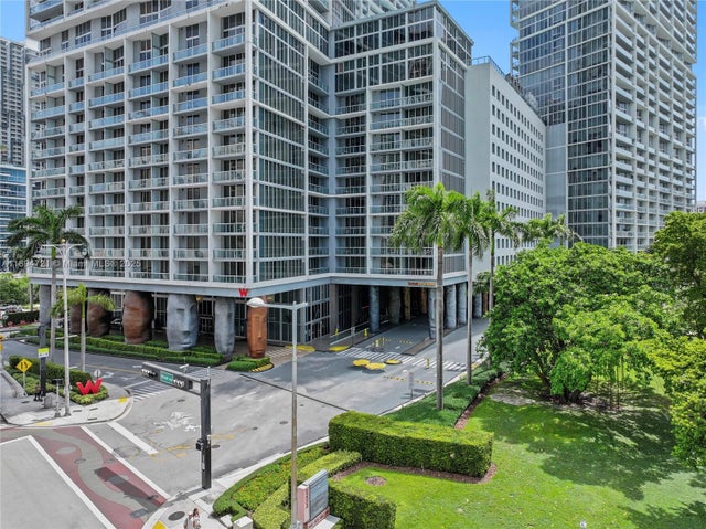 3 of 8 - 495 Brickell Ave 3208, Miami, FL