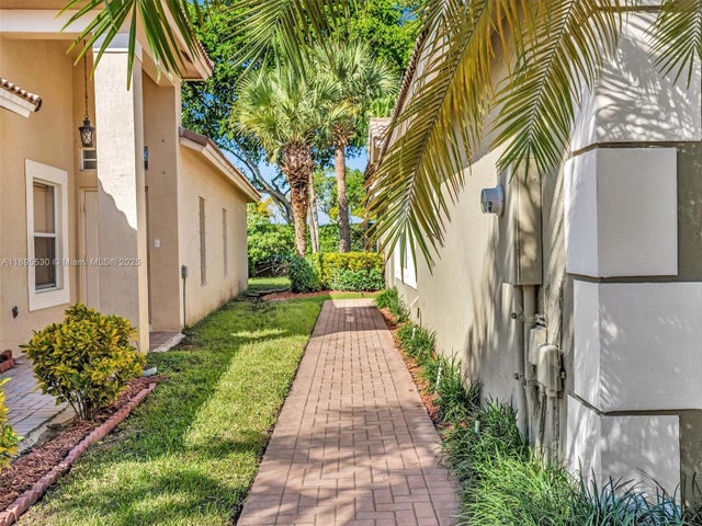 4 of 52 - 4147 Sapphire Ter, Weston, FL